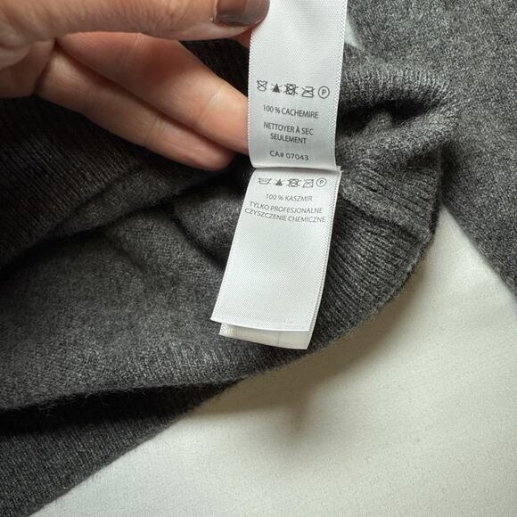 Tahari Gray 100% 2-Ply Cashmere V Neck Knit Sweater Womens Size Medium EUC - Picture 5 of 15